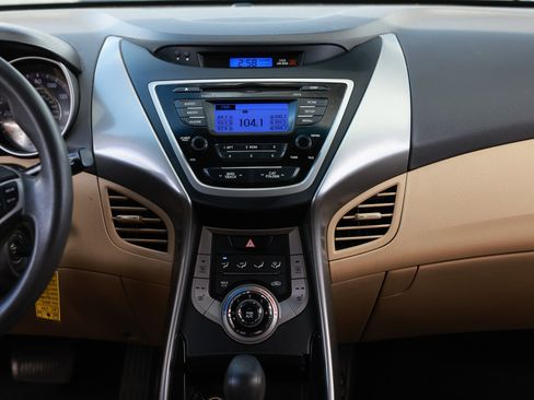 Used 2013 Hyundai Elantra GLS w/ Preferred Pkg image 41