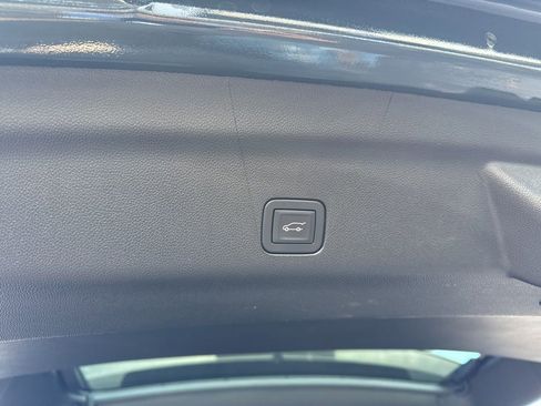 Used 2025 GMC Yukon AT4 Ultimate image 9