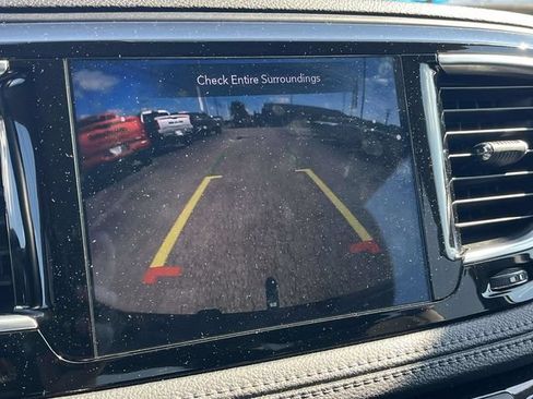 Used 2020 Chrysler Pacifica Limited FWD image 32