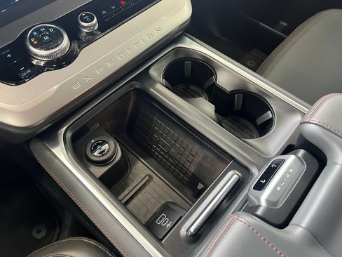 Used 2025 Ford Expedition Active AWD/4WD image 19