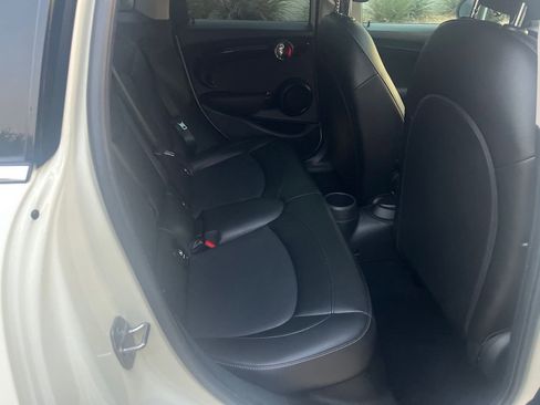 Used 2019 MINI Cooper 4-Door Hardtop image 19