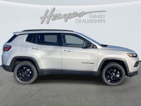 New 2026 Jeep Compass Latitude image 3