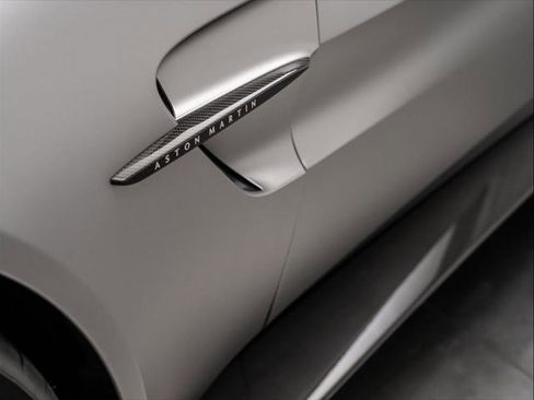 Used 2025 Aston Martin V8 Vantage Coupe image 19