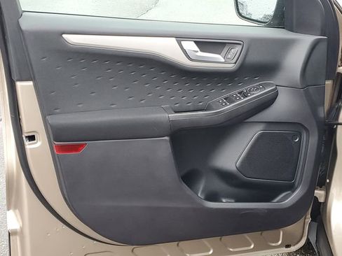 Used 2020 Ford Escape SE image 9