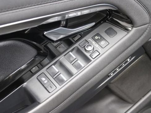 Used 2020 Land Rover Range Rover Evoque SE AWD/4WD image 9