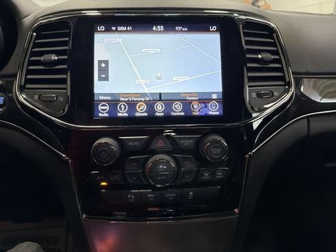 Used 2019 Jeep Grand Cherokee Overland AWD/4WD image 18