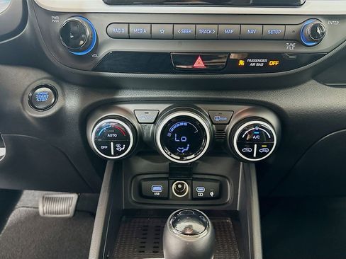 Certified 2023 Hyundai Venue Limited w/ Cargo Package image 16