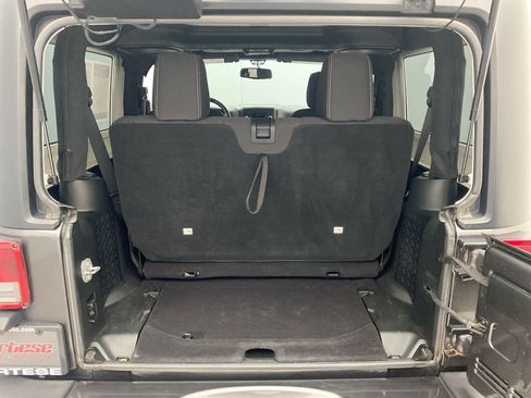 Used 2017 Jeep Wrangler Sahara AWD/4WD image 22