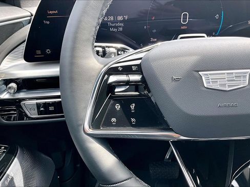 Used 2024 Cadillac Lyriq Luxury AWD/4WD image 11