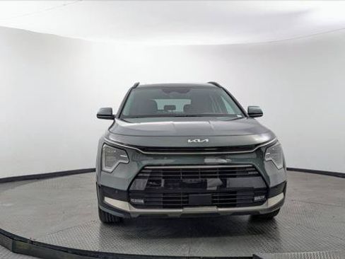 Used 2023 Kia Niro SX Touring FWD image 12