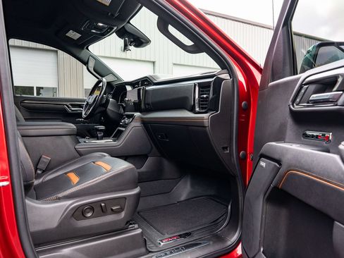 Used 2023 GMC Sierra 1500 AT4 w/ AT4 Premium Package AWD/4WD image 11