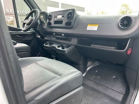 Used 2024 Mercedes-Benz Sprinter 2500 image 10