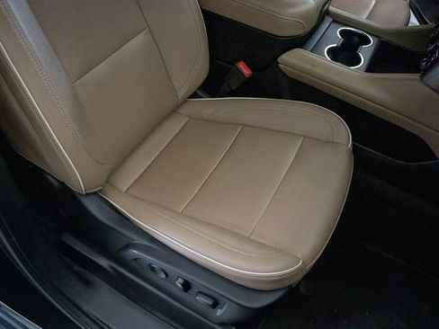 Used 2024 Chevrolet Tahoe Premier AWD/4WD image 17