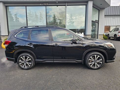 Used 2023 Subaru Forester Limited image 8