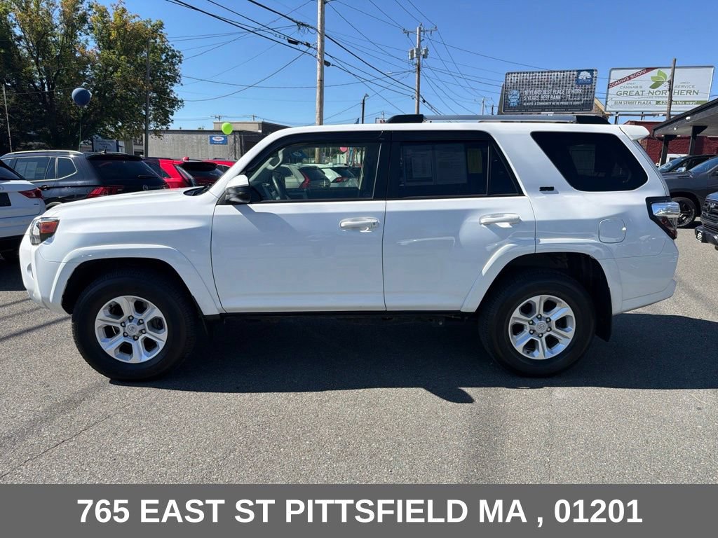 Used 2024 Toyota 4Runner SR5 AWD/4WD image 4