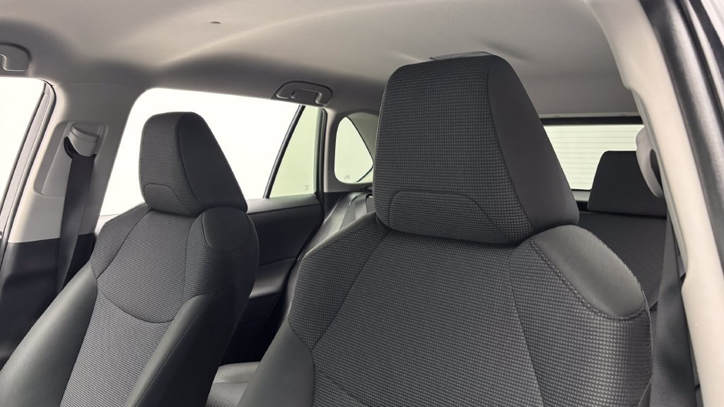 Certified 2025 Toyota RAV4 LE FWD image 15