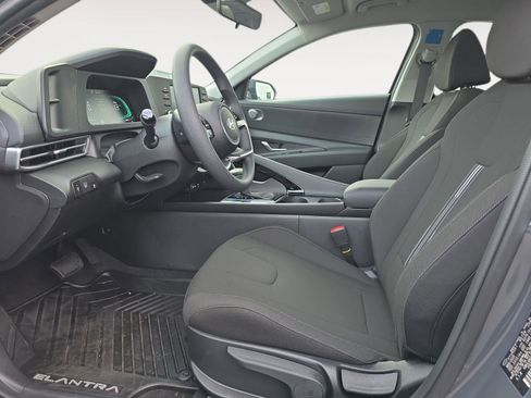 Used 2025 Hyundai Elantra Hybrid FWD image 10