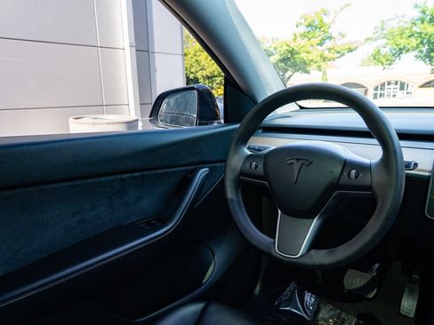 Used 2022 Tesla Model Y Long Range AWD/4WD image 11