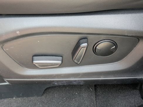 Certified 2023 Ford Explorer XLT w/ Equipment Group 202A image 19