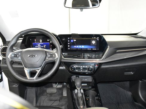 Used 2025 Chevrolet Trax ACTIV w/ Driver Confidence Package FWD image 31