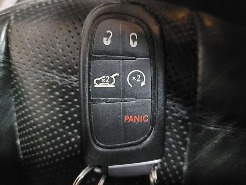 Used 2020 Jeep Cherokee Limited image 32