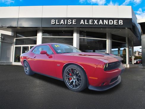 Used 2016 Dodge Challenger SRT w/ Technology Group image 1