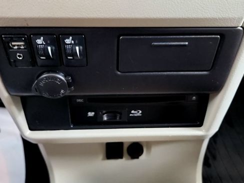 Certified 2017 Toyota Sienna XLE Premium AWD/4WD image 36