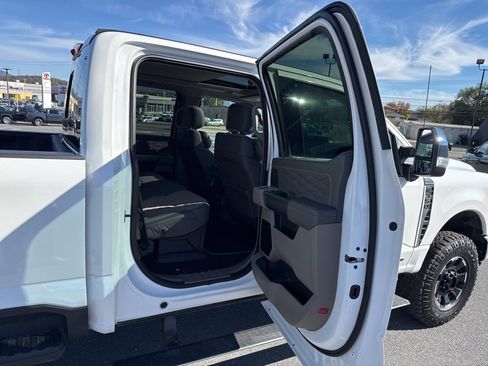 Used 2025 Ford F350 Platinum w/ Platinum Plus Package image 21