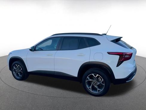Used 2025 Chevrolet Trax LT image 10