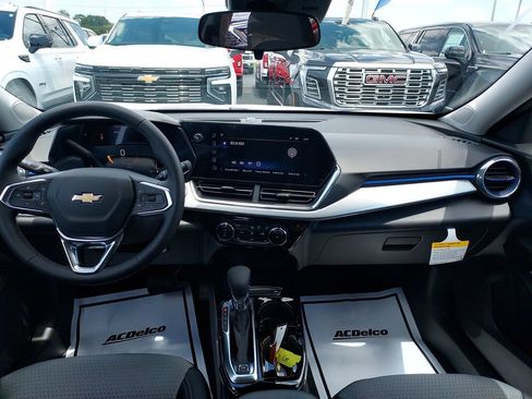 New 2026 Chevrolet Trax LT w/ LT Convenience Package FWD image 12