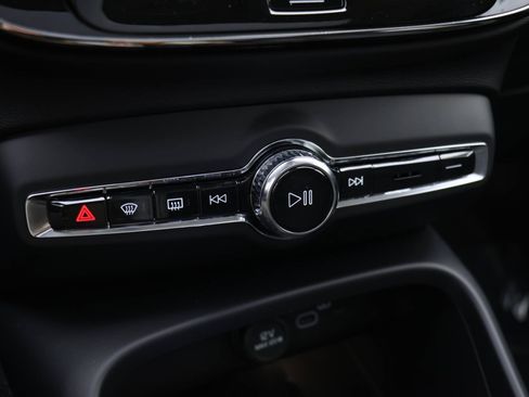 Certified 2025 Volvo XC40 B5 Plus w/ Protection Package Premier image 10