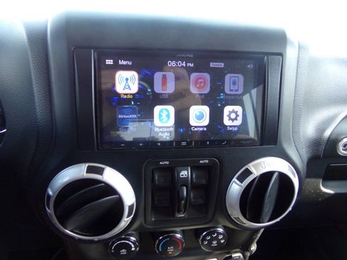 Used 2014 Jeep Wrangler Unlimited Sahara w/ Connectivity Group AWD/4WD image 67