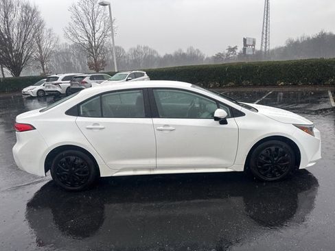 Used 2025 Toyota Corolla LE image 4