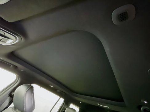 Used 2024 Jeep Grand Cherokee L Limited w/ Luxury Tech Group II image 26