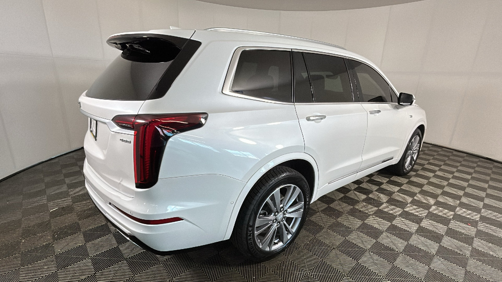 Used 2024 Cadillac XT6 Premium Luxury w/ Technology Package AWD/4WD image 3