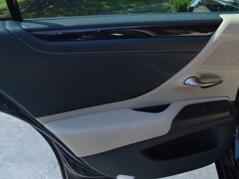 Used 2019 Lexus ES 350 w/ Premium Package FWD image 27