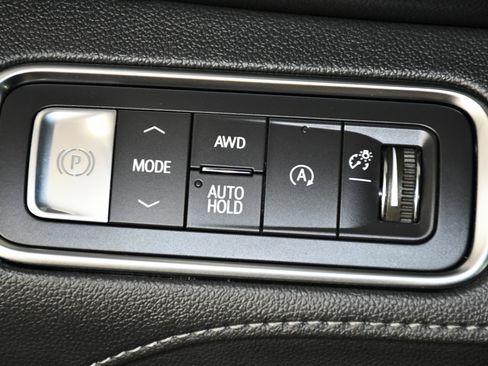 Used 2025 Buick Enclave Preferred image 34