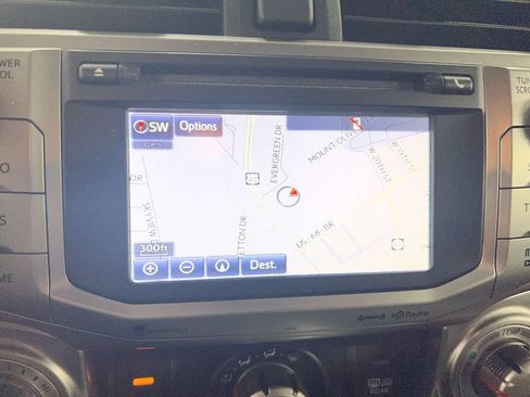 Used 2018 Toyota 4Runner SR5 AWD/4WD image 15