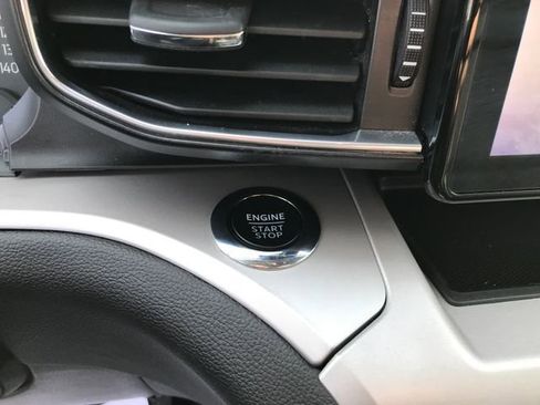 Used 2023 Ford Explorer XLT image 7