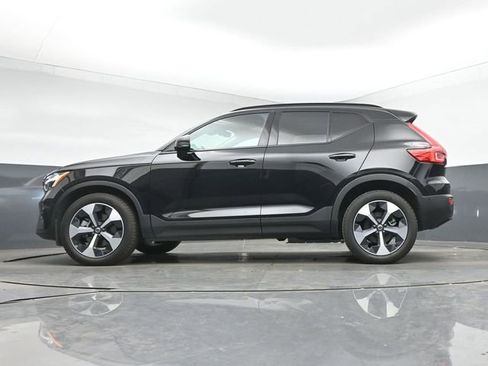 Used 2025 Volvo XC40 B5 Plus AWD/4WD image 18