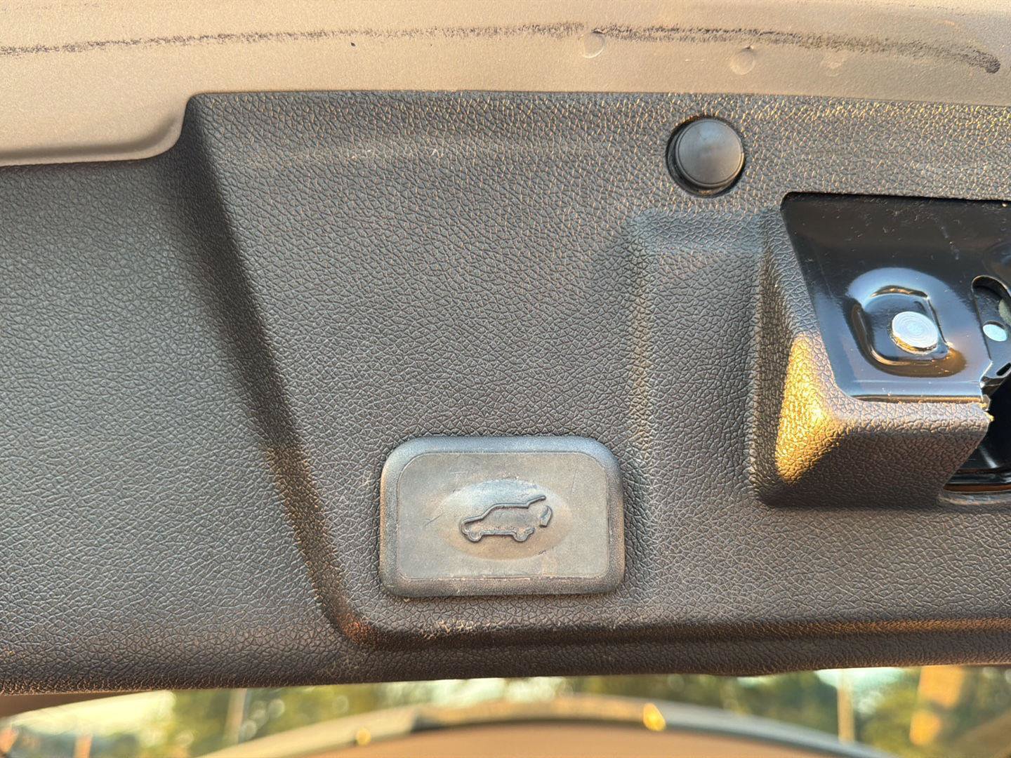 Used 2011 Chevrolet Traverse LTZ FWD image 18