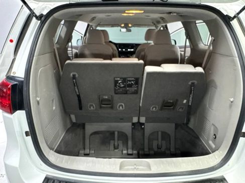 Used 2018 Kia Sedona L FWD image 26