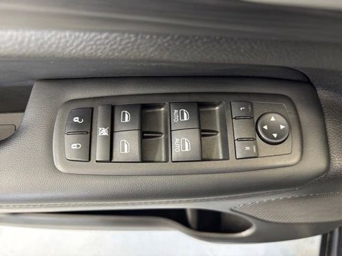 Used 2021 Jeep Grand Cherokee Laredo X AWD/4WD image 9