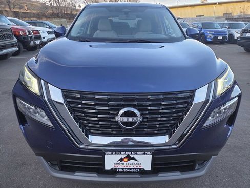 Used 2023 Nissan Rogue SV image 2
