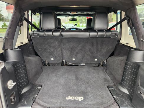 Used 2017 Jeep Wrangler Unlimited Sahara w/ Dual Top Group AWD/4WD image 46