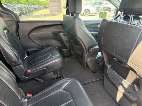 Used 2021 Chrysler Pacifica Touring-L w/ S Appearance Package AWD/4WD image 23