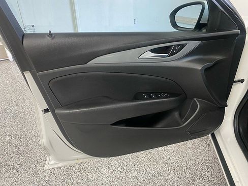 Used 2019 Buick Regal Preferred image 23