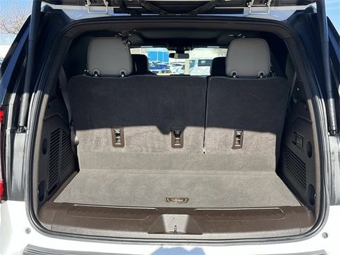 Used 2022 GMC Yukon SLT w/ SLT Premium Package image 34