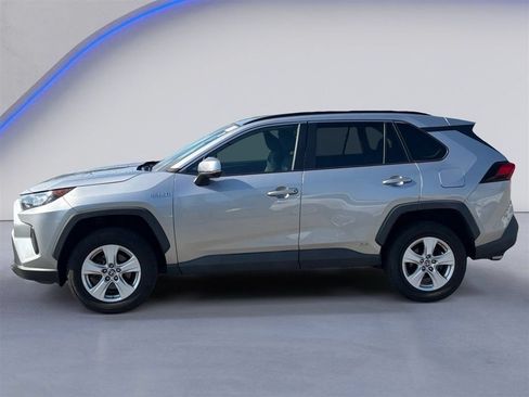Used 2021 Toyota RAV4 LE AWD/4WD image 3