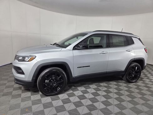 New 2026 Jeep Compass Latitude image 8